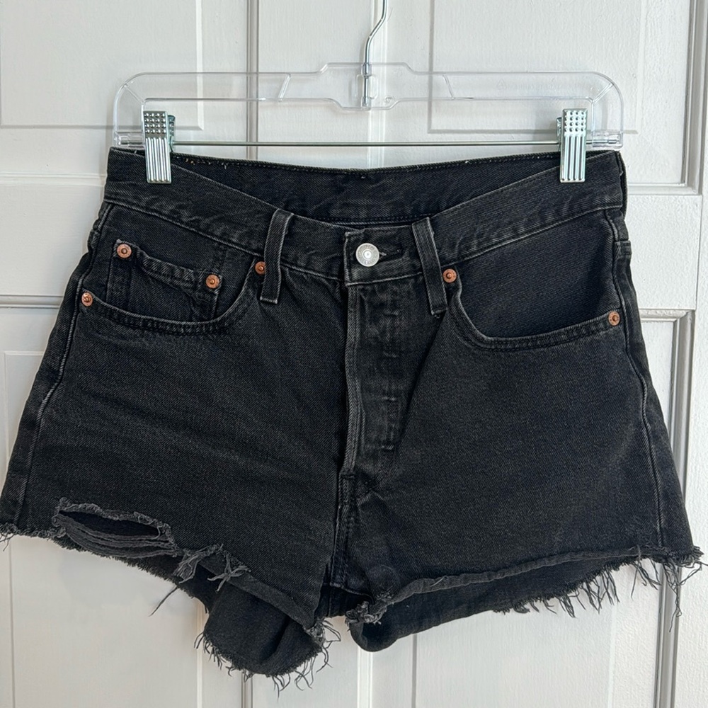 Levi 501 Cut-off Denim Shorts